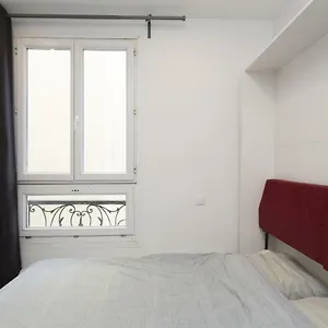 https://studette-de-charme-neuve-proche-invalides-apartment.fr-paris.fr
